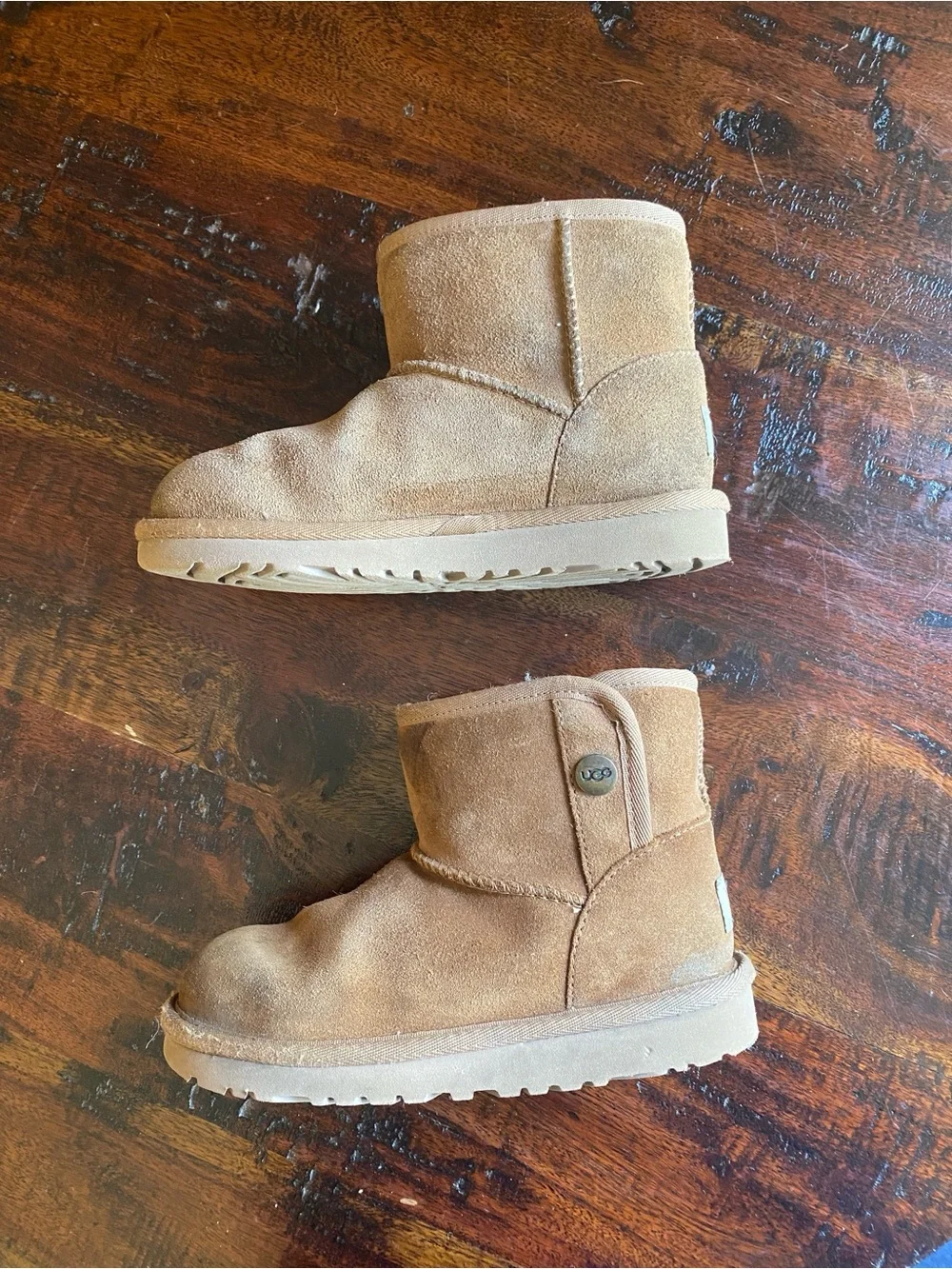 UGG girls Mini Boot Suede Ankle Boots in Chestnut size 13 kids sheepskin